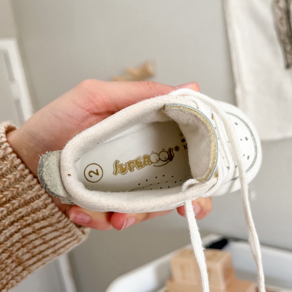 Vintage Leather White Baby Shoe - Picture 3 of 4